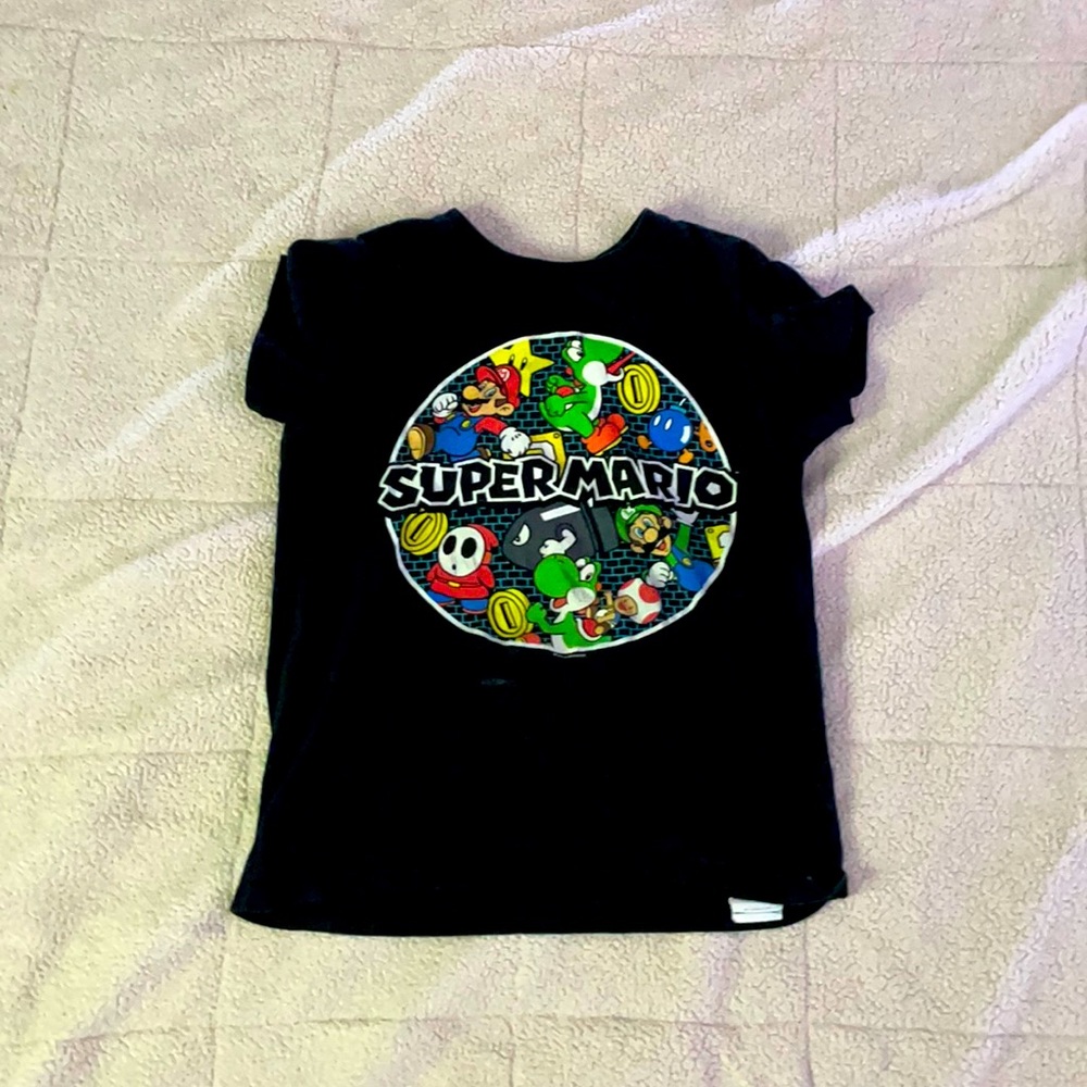 Black graphic tee short sleeve